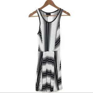 Romeo and Juliet Couture Size Small Black White Dress‎ Stripes
